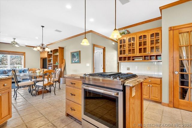 2501 Kingston Drive, Bartlesville, OK 74006