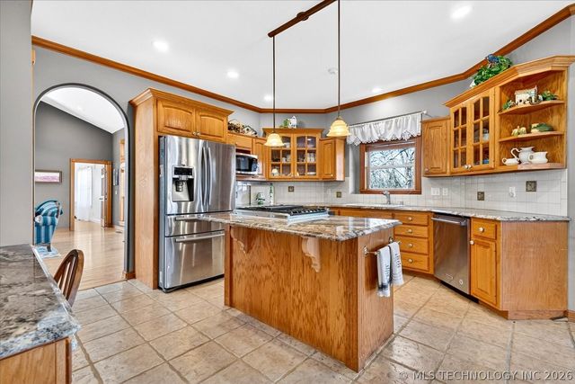 2501 Kingston Drive, Bartlesville, OK 74006