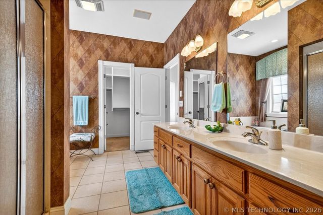 2501 Kingston Drive, Bartlesville, OK 74006