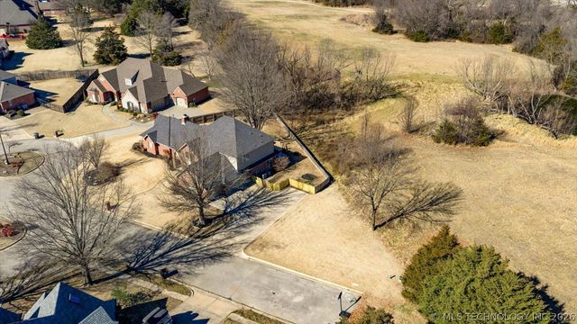 2501 Kingston Drive, Bartlesville, OK 74006