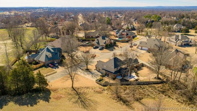 2501 Kingston Drive, Bartlesville, OK 74006