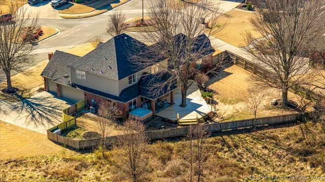 2501 Kingston Drive, Bartlesville, OK 74006