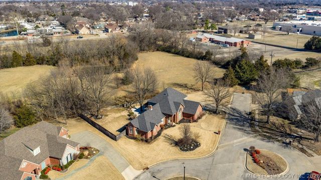 2501 Kingston Drive, Bartlesville, OK 74006