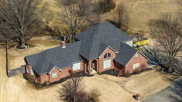 2501 Kingston Drive, Bartlesville, OK 74006