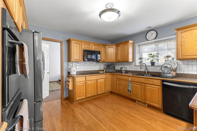 13120 Sawgrass Court, Taylor, MI 48180