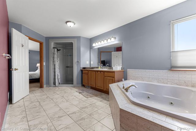 13120 Sawgrass Court, Taylor, MI 48180