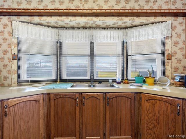 192 Jay Street, Dearborn Heights, MI 48127