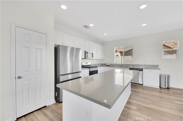 721 Pooish, San Jacinto, CA 92582