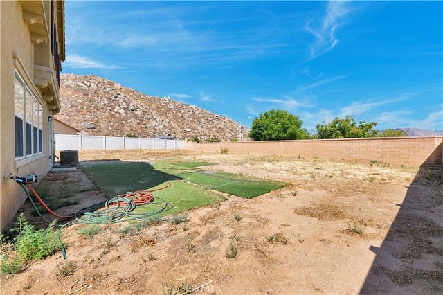 721 Pooish, San Jacinto, CA 92582