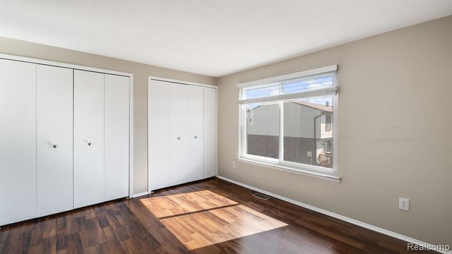 16996 Kingsbrooke Drive, Clinton Township, MI 48038