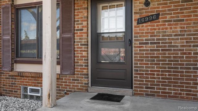 16996 Kingsbrooke Drive, Clinton Township, MI 48038