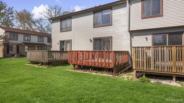 16996 Kingsbrooke Drive, Clinton Township, MI 48038