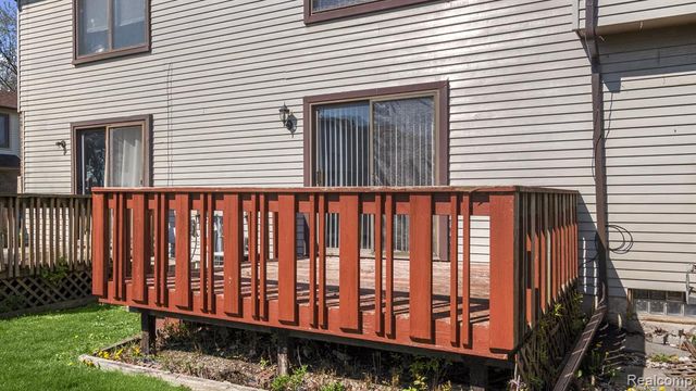 16996 Kingsbrooke Drive, Clinton Township, MI 48038