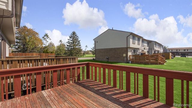 16996 Kingsbrooke Drive, Clinton Township, MI 48038