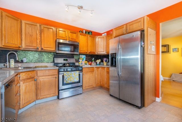13 Witherwood Dr, Hardyston Twp., NJ 07419