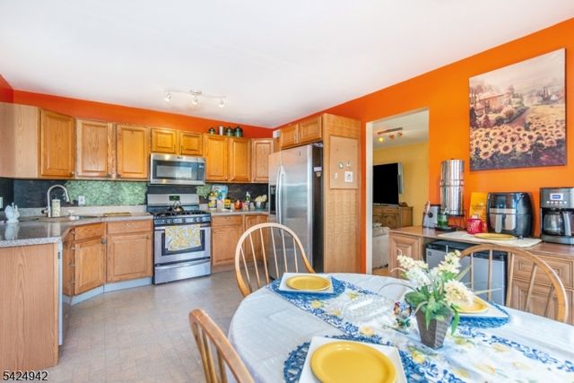13 Witherwood Dr, Hardyston Twp., NJ 07419