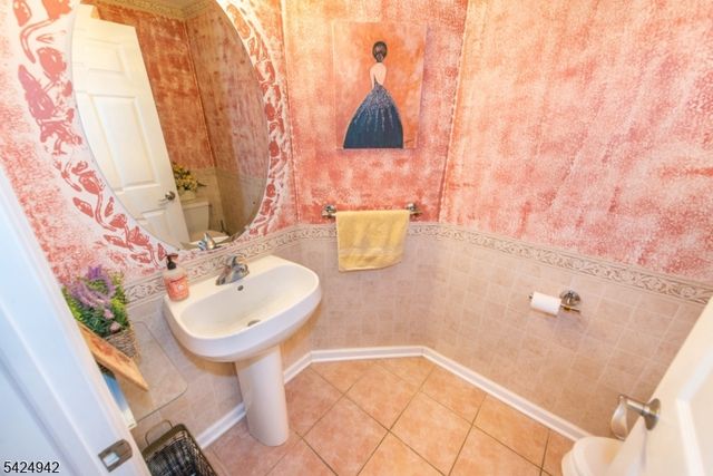 13 Witherwood Dr, Hardyston Twp., NJ 07419