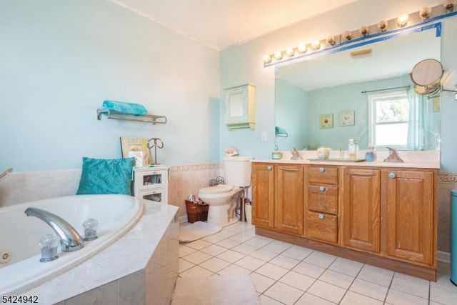 13 Witherwood Dr, Hardyston Twp., NJ 07419