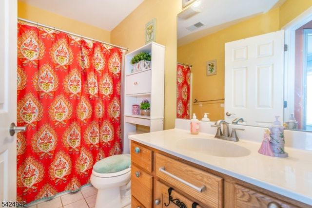 13 Witherwood Dr, Hardyston Twp., NJ 07419