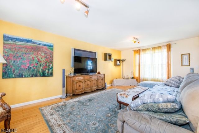 13 Witherwood Dr, Hardyston Twp., NJ 07419