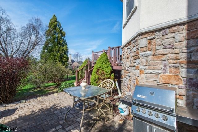 13 Witherwood Dr, Hardyston Twp., NJ 07419