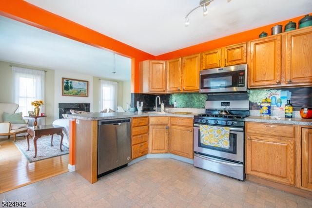 13 Witherwood Dr, Hardyston Twp., NJ 07419