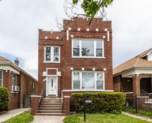 7916 S Dorchester Avenue, Chicago, IL 60619