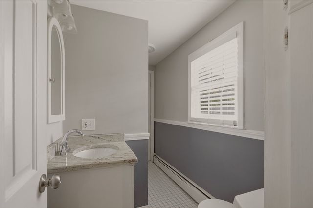 21 King Road, Tiverton, RI 02878