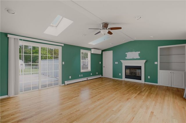 21 King Road, Tiverton, RI 02878
