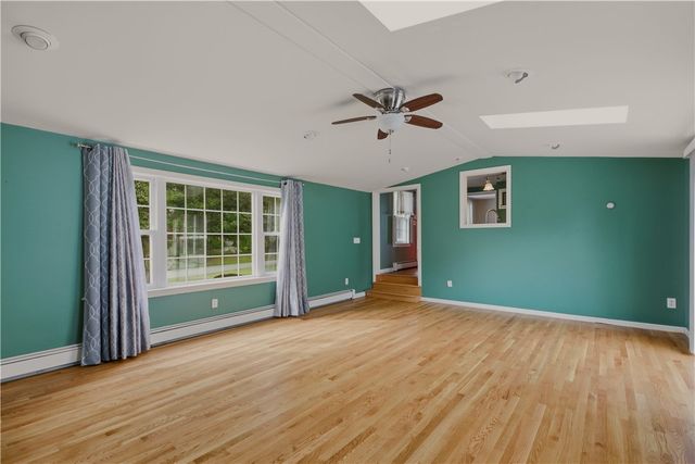 21 King Road, Tiverton, RI 02878