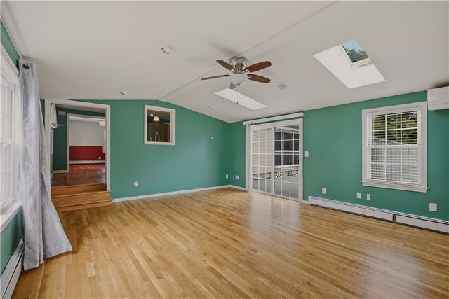 21 King Road, Tiverton, RI 02878