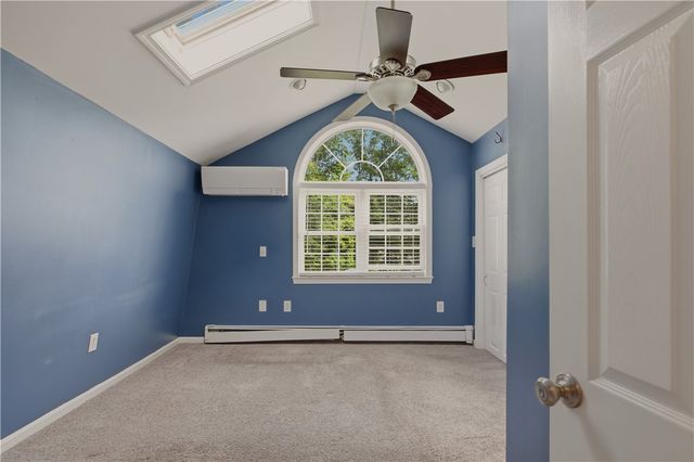 21 King Road, Tiverton, RI 02878
