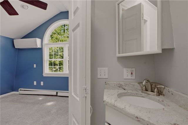 21 King Road, Tiverton, RI 02878
