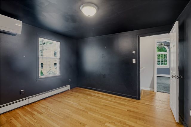 21 King Road, Tiverton, RI 02878