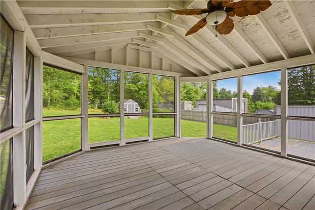 21 King Road, Tiverton, RI 02878