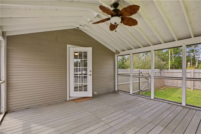 21 King Road, Tiverton, RI 02878