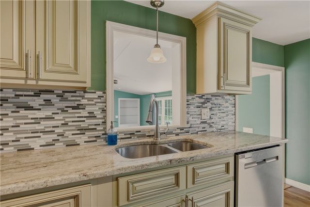 21 King Road, Tiverton, RI 02878