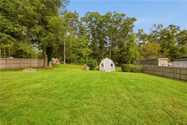 21 King Road, Tiverton, RI 02878