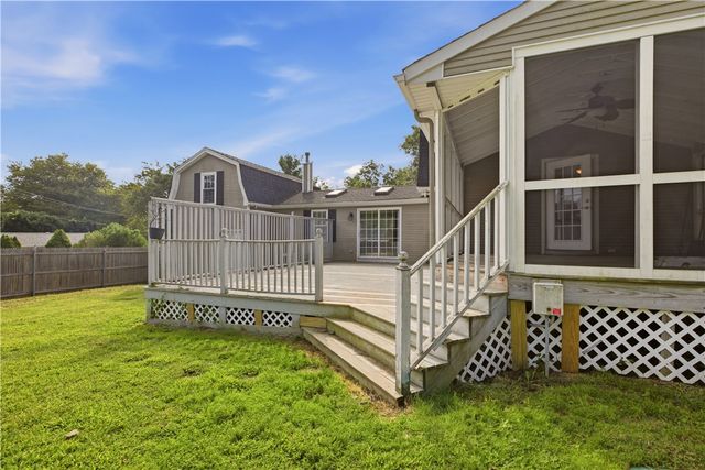 21 King Road, Tiverton, RI 02878