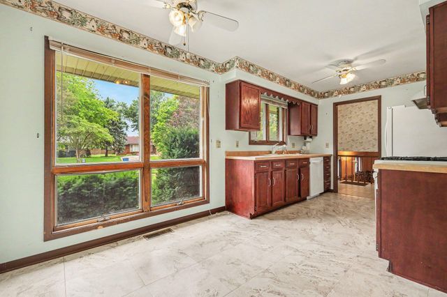 1436 W 94th Avenue, Crown Point, IN 46307