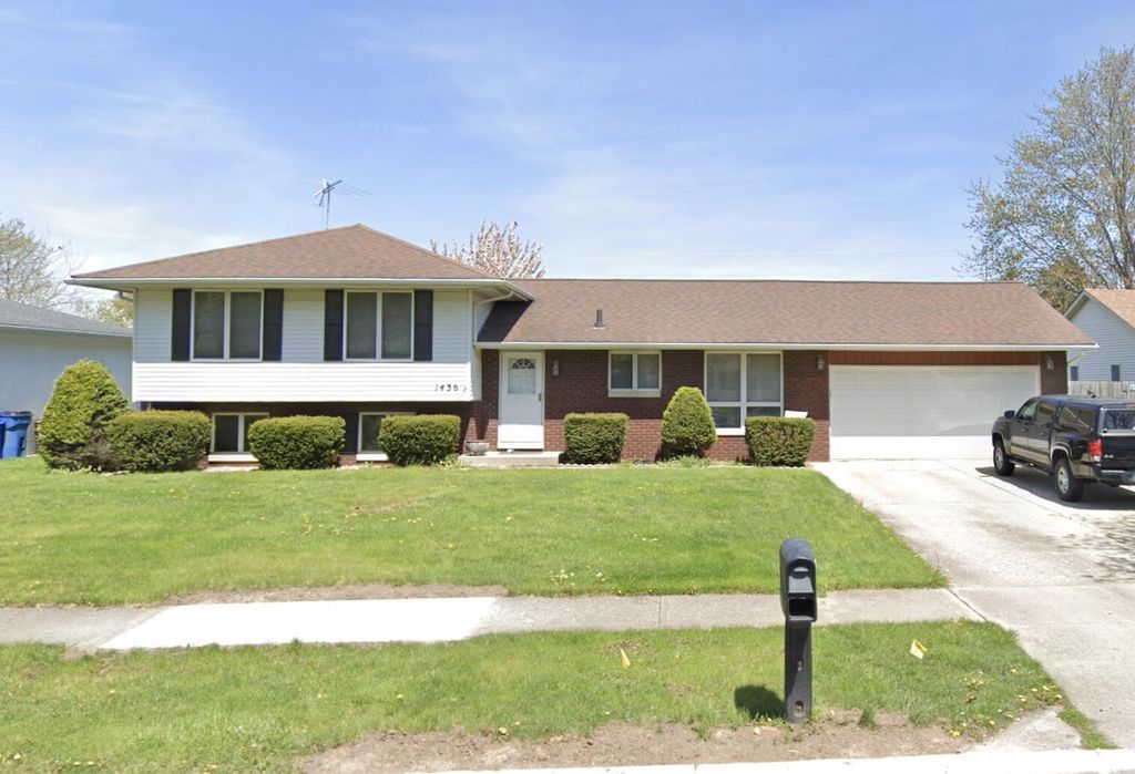 1436 W 94th Avenue, Crown Point, IN 46307