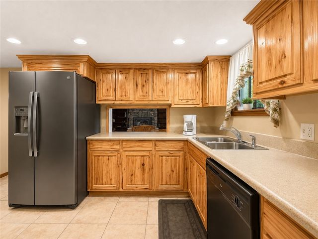 11651 Amy Avenue, Rogers, AR 72756
