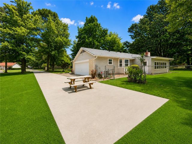 11651 Amy Avenue, Rogers, AR 72756