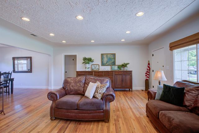 1305 Fiori Ave, Modesto, CA 95350