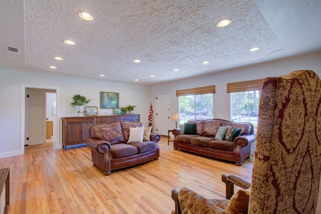 1305 Fiori Ave, Modesto, CA 95350