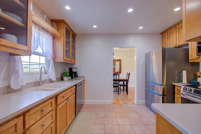 1305 Fiori Ave, Modesto, CA 95350