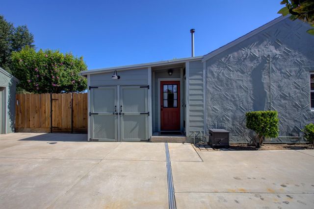 1305 Fiori Ave, Modesto, CA 95350