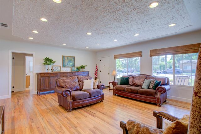 1305 Fiori Ave, Modesto, CA 95350