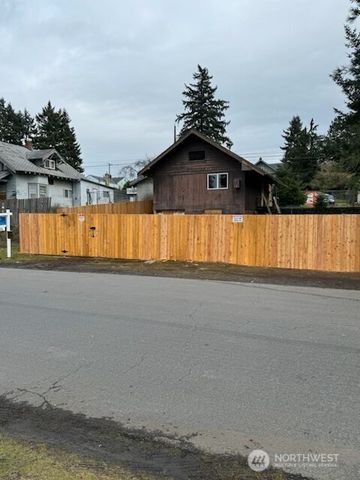 8633 S Thompson Avenue, Tacoma, WA 98444