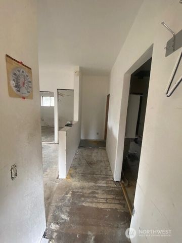 8633 S Thompson Avenue, Tacoma, WA 98444